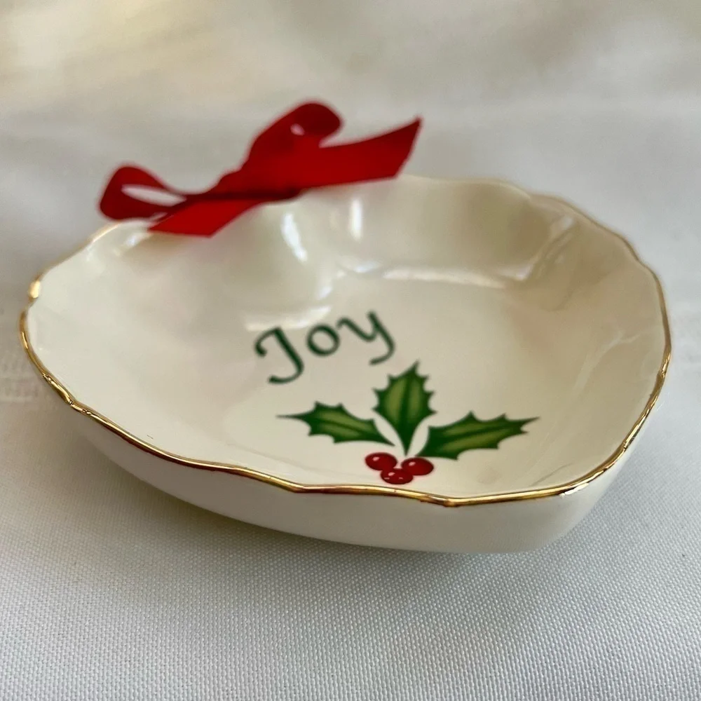 Lenox Sentiment‎ Heart Dish Joy Holiday Holly Berries 24k Gold Trim